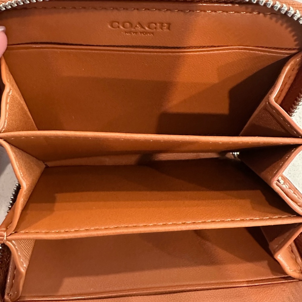 Coach Essential Small Zip Around Card Case Crystal Signature Jacquard Brown - Picture 4 of 4